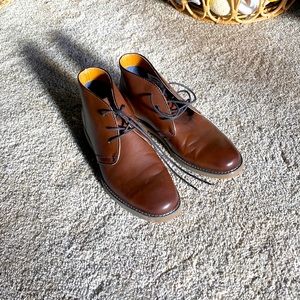 Full grain deep brown leather chuka boots